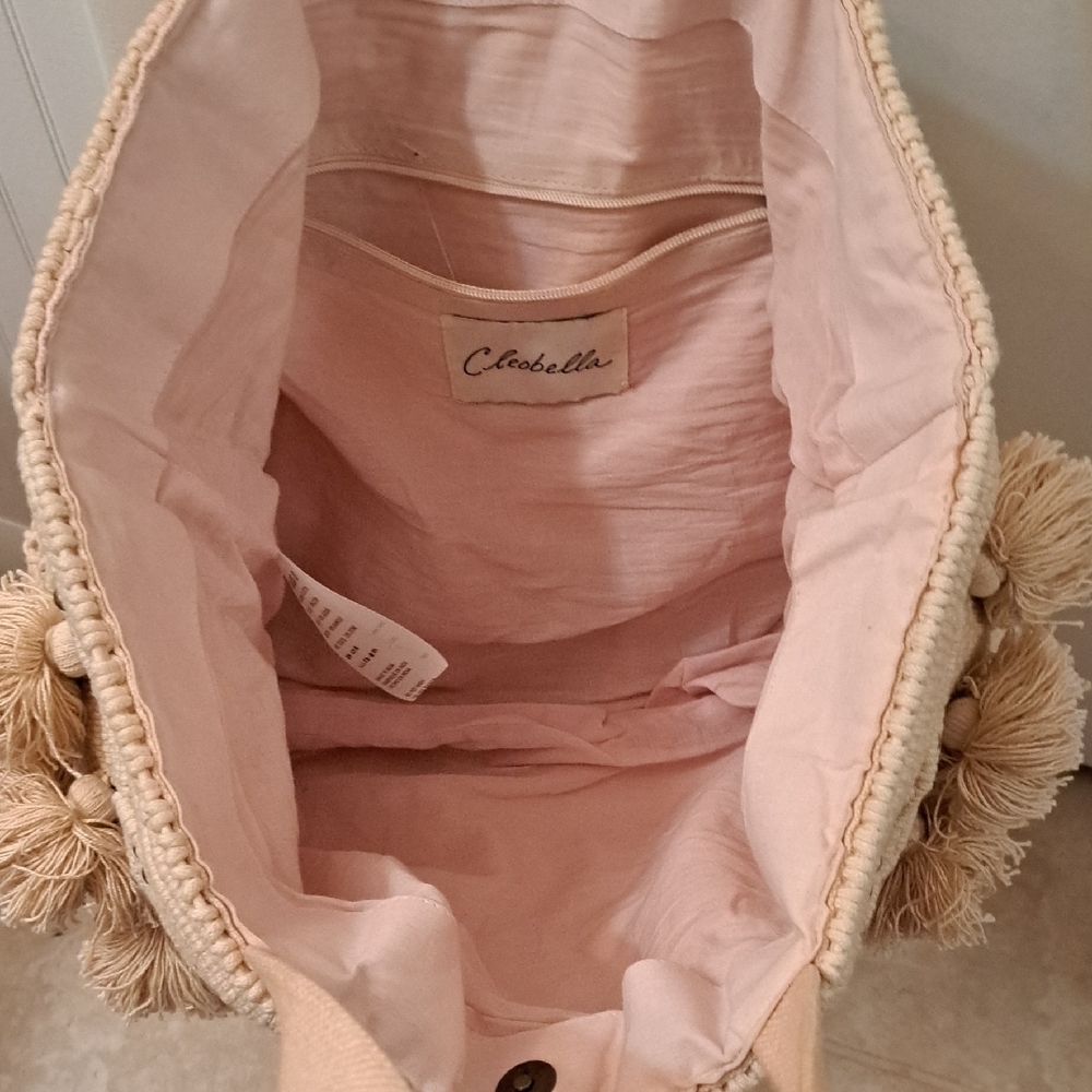 Cleobella Swoon Large Peachy Cream  Macrame Tote W/ Beads  & Tassels  Excellent - Picture 8 of 11